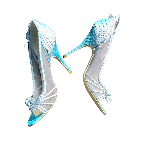 GIVENCHY light blue aqua & white python style high heel open toe with fringe bow - Picture 12 of 16